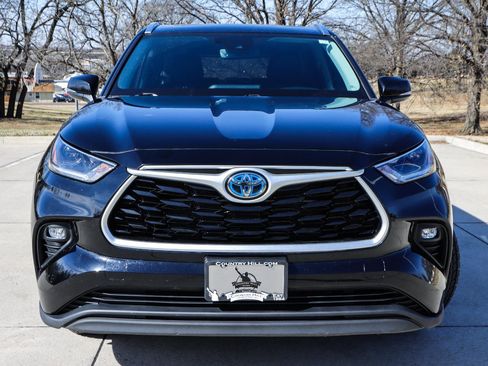Used 2021 Toyota Highlander XLE image 22