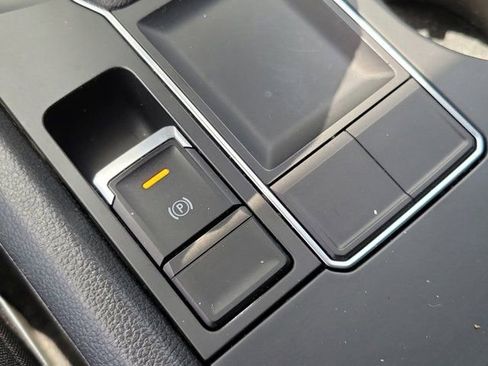 Used 2018 Volkswagen Atlas S image 28