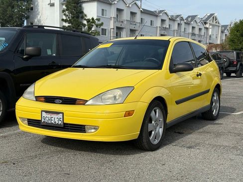 Used 2001 Ford Focus ZX3 Hatchback image 3