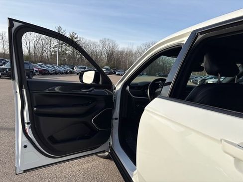 Used 2022 Jeep Grand Cherokee Altitude image 22