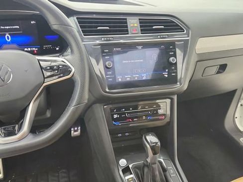 Used 2022 Volkswagen Tiguan SE R-Line image 23