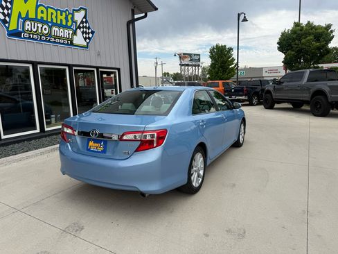 Used 2012 Toyota Camry XLE w/ Leather Pkg FWD image 6