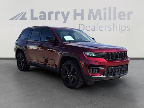Used 2023 Jeep Grand Cherokee Altitude AWD/4WD image 7