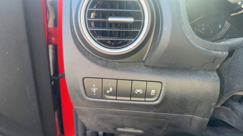 Used 2019 Hyundai Kona SEL AWD/4WD image 16