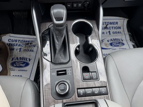 Used 2020 Toyota Highlander Limited image 17