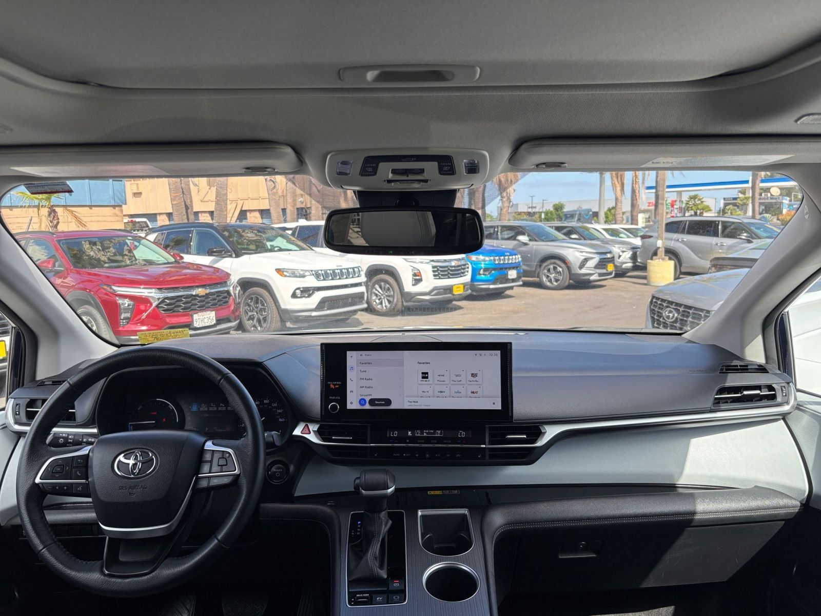 Used 2025 Toyota Sienna XLE FWD image 35