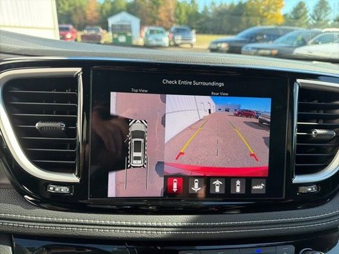 New 2026 Chrysler Pacifica Select image 14