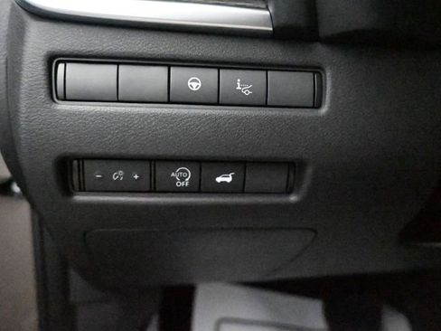 Used 2025 Nissan Rogue Platinum w/ Platinum Premium Package image 19