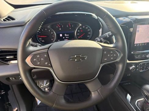 Used 2022 Chevrolet Traverse RS FWD image 16