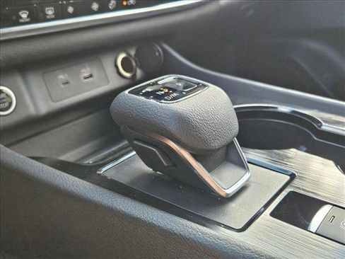 Used 2023 Nissan Rogue SV image 10