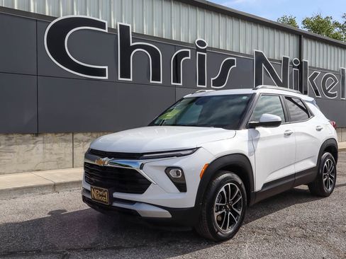 Used 2025 Chevrolet TrailBlazer LT FWD image 1