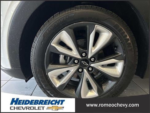 Used 2022 Chevrolet Bolt EUV LT w/ Convenience Package image 6