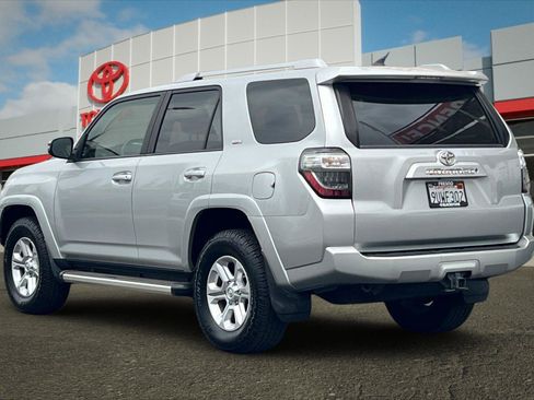 Certified 2018 Toyota 4Runner SR5 Premium AWD/4WD image 5