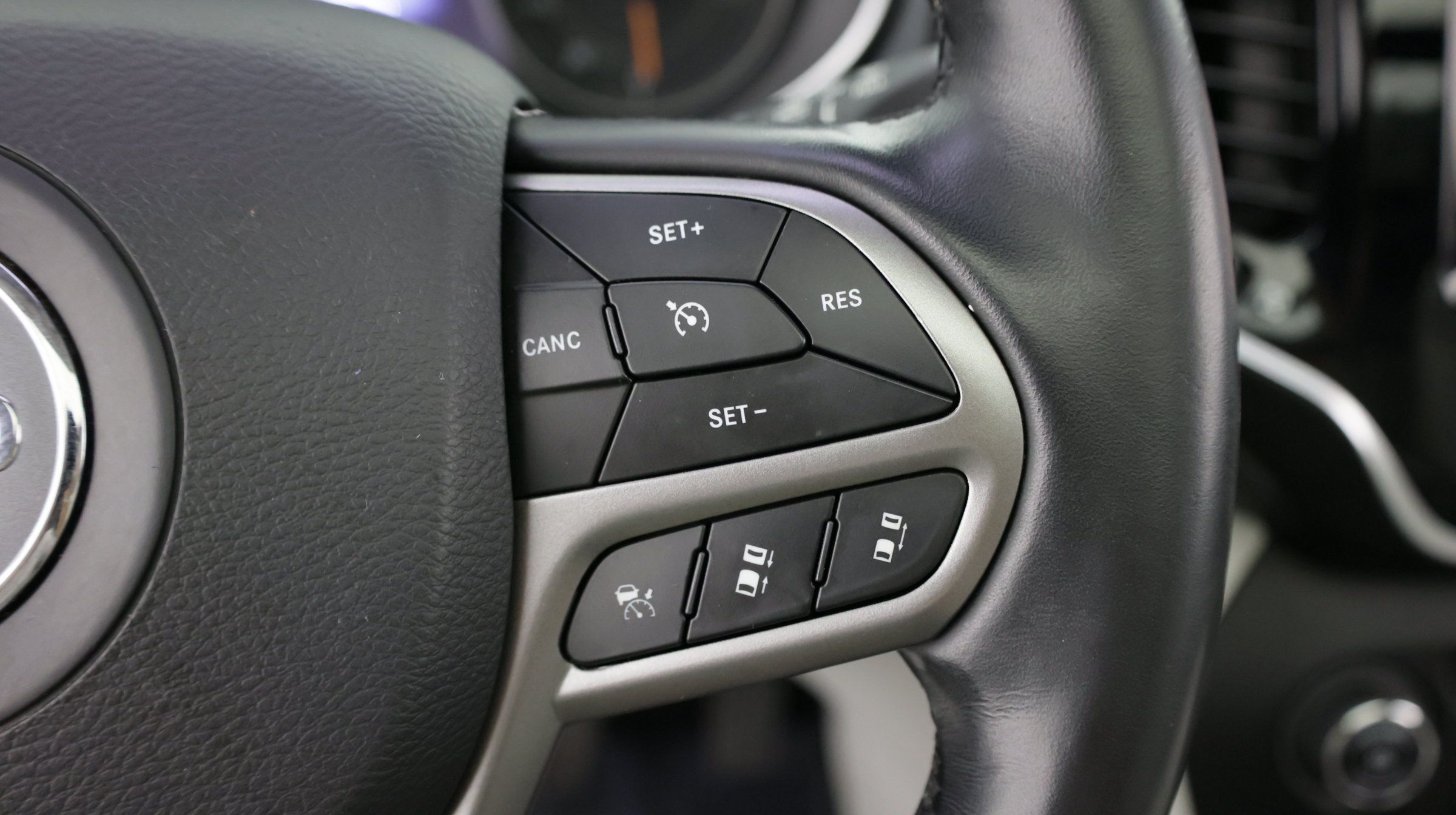 Used 2021 Jeep Cherokee Limited FWD image 25