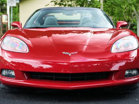 Used 2006 Chevrolet Corvette Coupe w/ Preferred Equipment Group RWD image 13