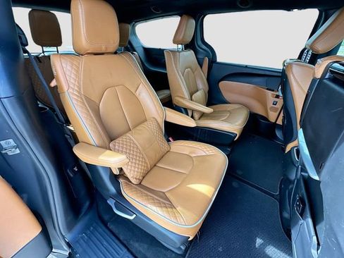 Used 2022 Chrysler Pacifica Pinnacle FWD image 29