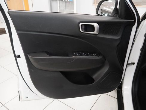 Used 2021 Hyundai Venue image 16