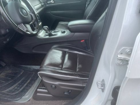 Used 2019 Jeep Grand Cherokee Overland AWD/4WD image 10