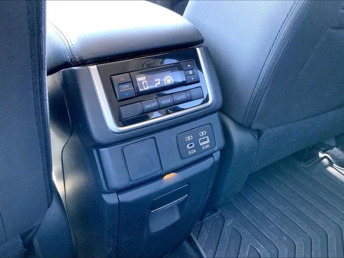 Used 2023 Subaru Ascent Premium w/ Convenience Package AWD/4WD image 10