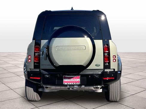 Used 2025 Land Rover Defender 110 X-Dynamic SE image 6