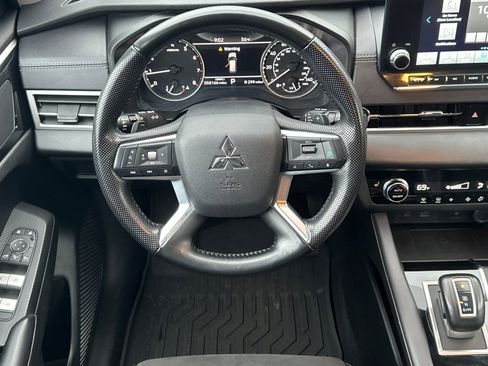 Used 2024 Mitsubishi Outlander SE image 17