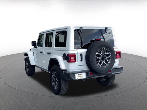 Used 2025 Jeep Wrangler Sahara image 11