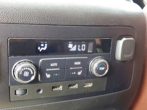 Used 2019 Chevrolet Suburban Premier w/ Premier Plus Edition image 17