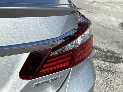 Used 2016 Honda Accord Sport image 16