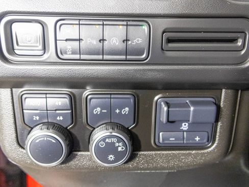 Used 2021 Chevrolet Tahoe LT w/ LT Signature Package image 37