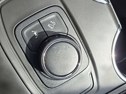 Used 2023 GMC Terrain SLE FWD image 22