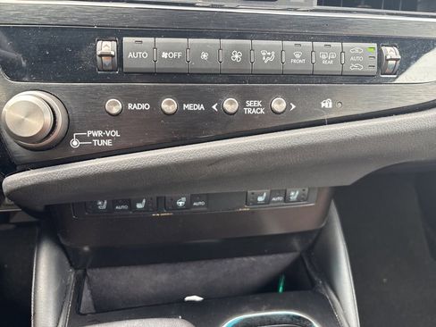 Used 2023 Lexus ES 250 w/ Premium Package image 28