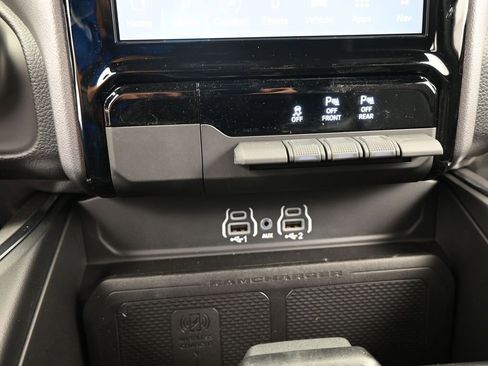 Used 2025 RAM 1500 Laramie image 25
