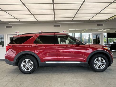 Used 2020 Ford Explorer XLT AWD/4WD image 4