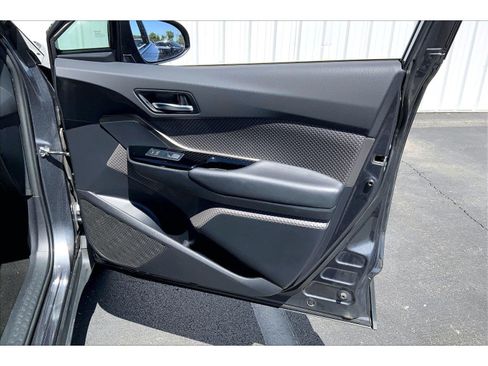 Used 2022 Toyota C-HR Limited FWD image 22