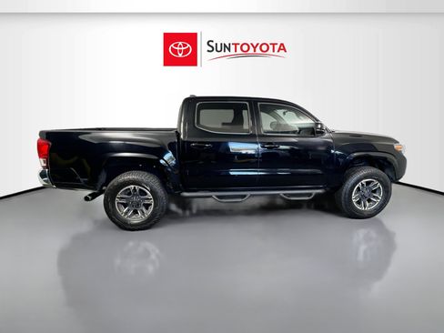 Used 2016 Toyota Tacoma SR5 w/ Towing Package image 2