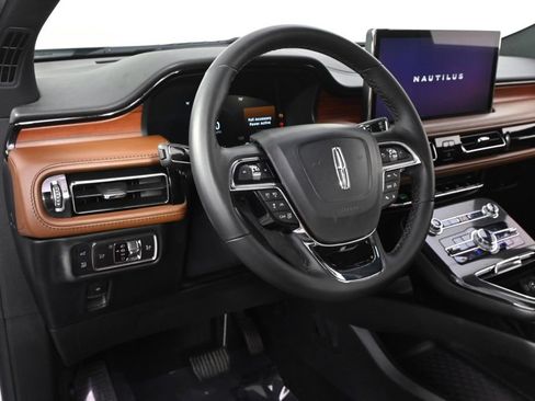 Used 2022 Lincoln Nautilus Reserve w/ Equipment Group 201A AWD/4WD image 11