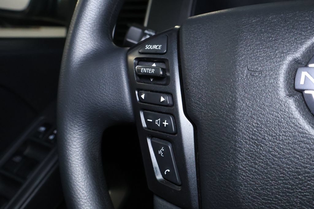 Used 2023 Nissan Frontier SV AWD/4WD image 17
