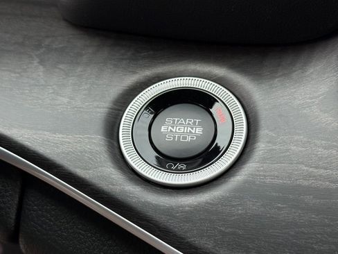 New 2025 Jeep Grand Cherokee L Limited w/ Luxury Tech Group II image 32