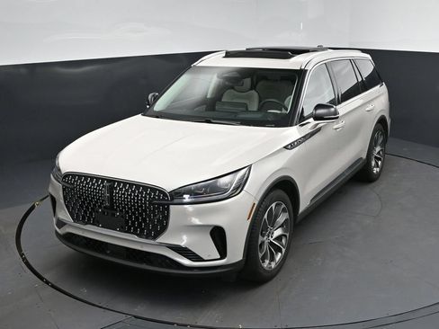 Used 2025 Lincoln Aviator Reserve w/ Luxury Package RWD image 30