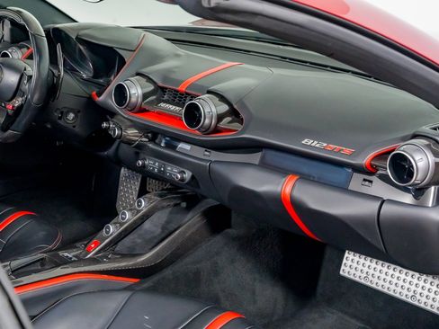 Used 2021 Ferrari 812 GTS image 39
