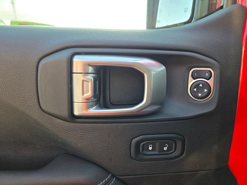 Used 2022 Jeep Wrangler Unlimited Sahara w/ Cold Weather Group AWD/4WD image 13
