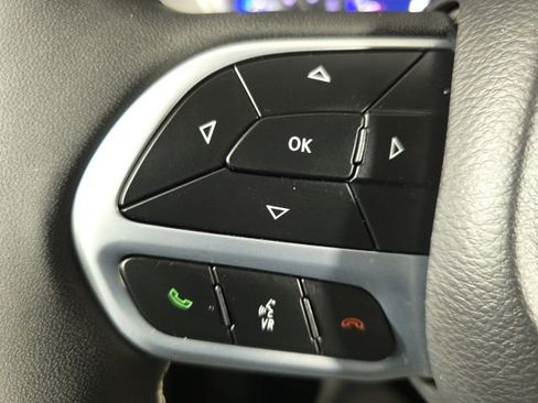 Used 2024 Chrysler Pacifica Touring-L image 14