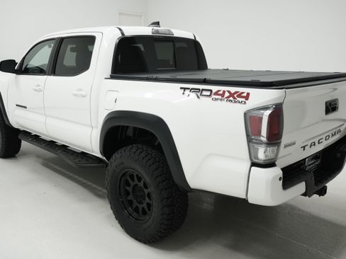 Used 2021 Toyota Tacoma TRD Off-Road w/ TRD Premium Off Road Package AWD/4WD image 5