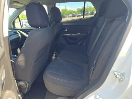 Used 2020 Chevrolet Trax LS w/ Tint and Cruise Package FWD image 9
