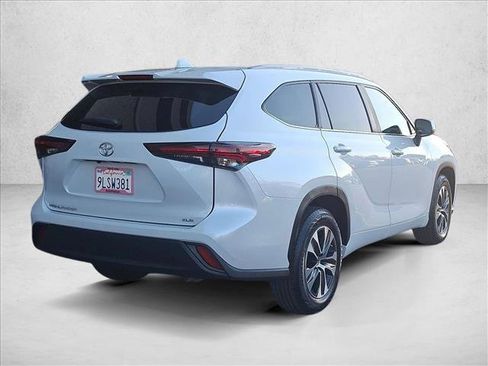 Certified 2024 Toyota Highlander XLE image 5