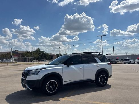 Used 2025 Nissan Pathfinder Rock Creek AWD/4WD image 12