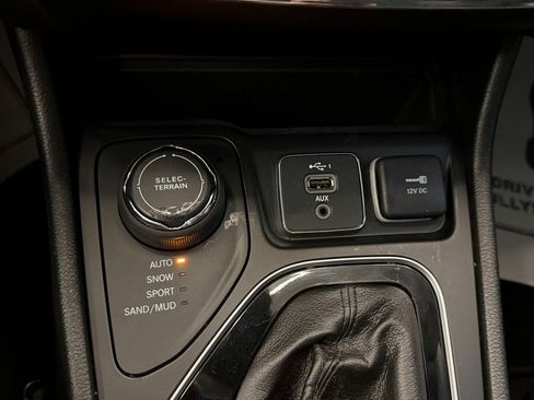 Used 2023 Jeep Cherokee Altitude Lux image 17