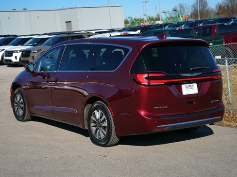 Used 2022 Chrysler Pacifica Touring-L image 7