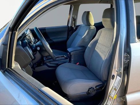 Used 2018 Toyota Tacoma SR image 15