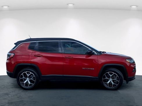 Used 2024 Jeep Compass Limited AWD/4WD image 7